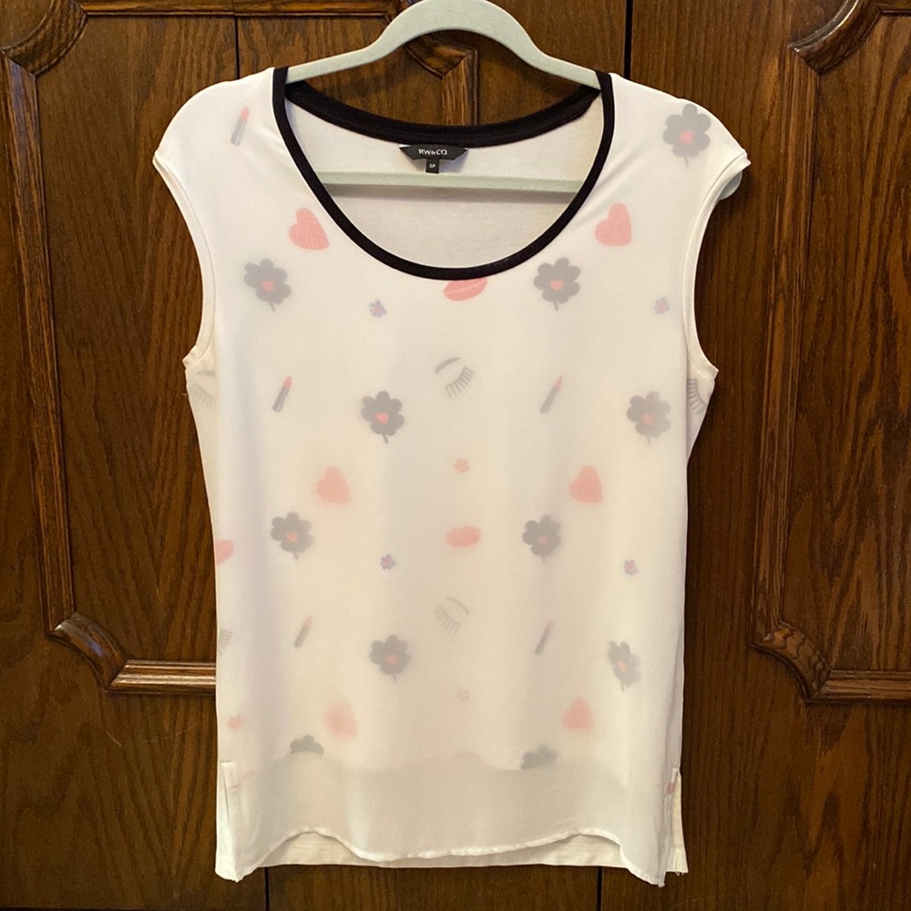 Super cute RW & CO top size S